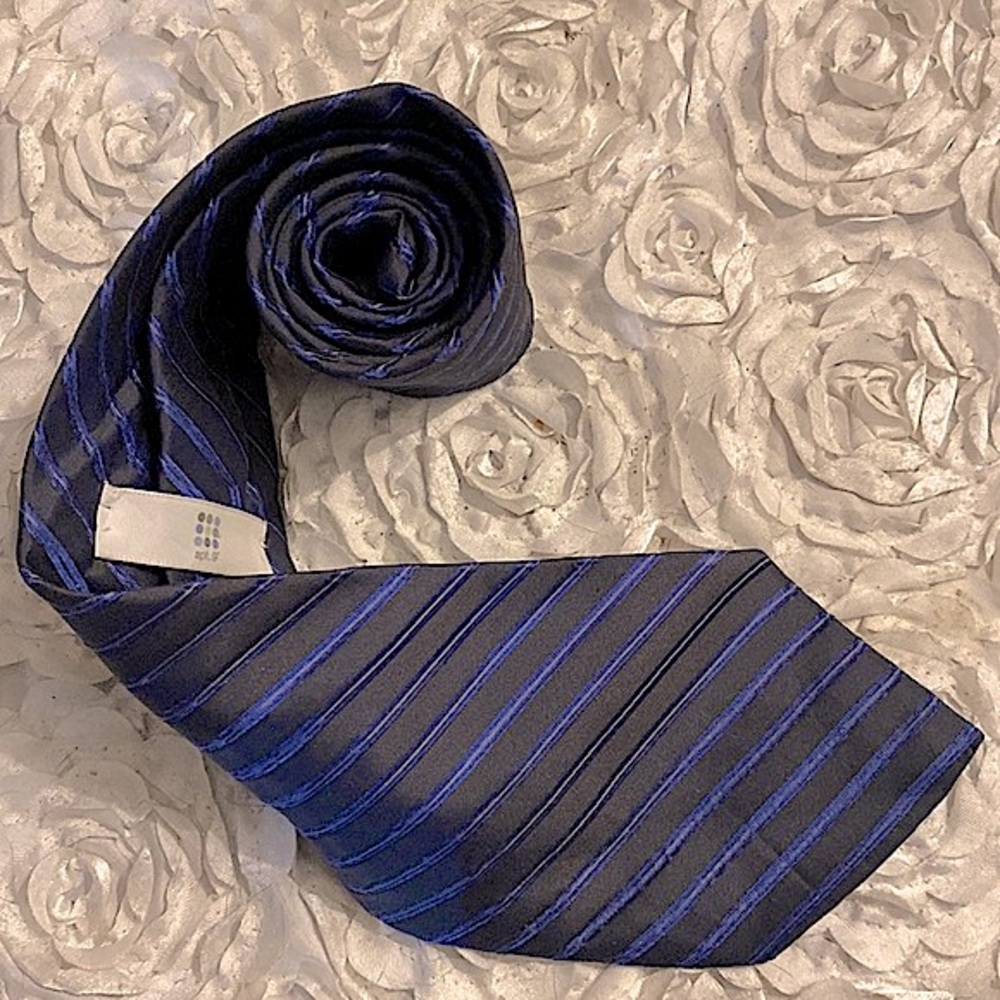 New Apt 9 silk navy blue and black striped tie